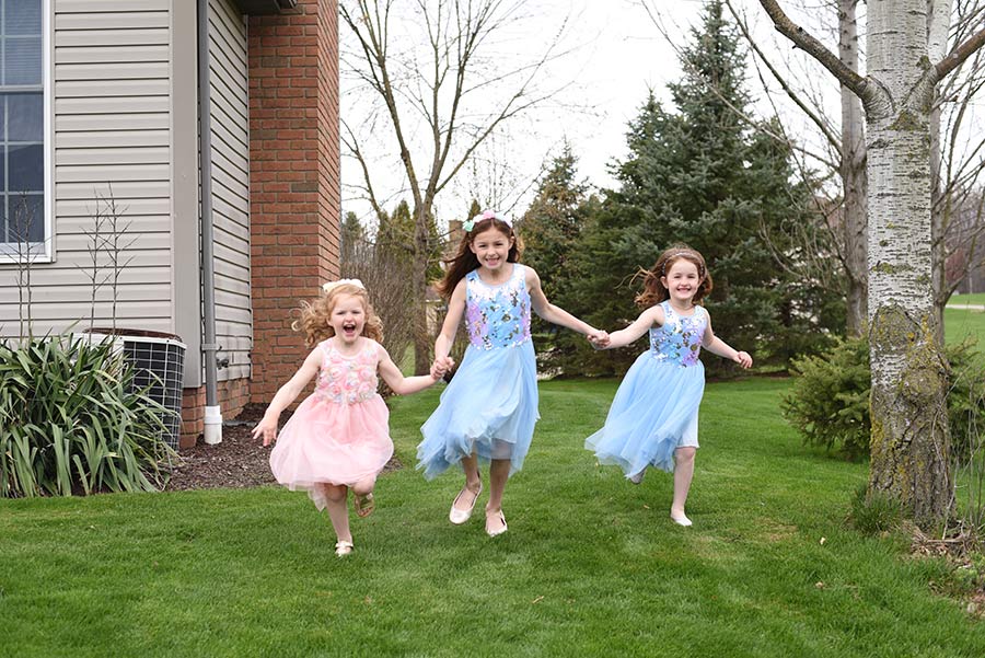 Melina with her sisters